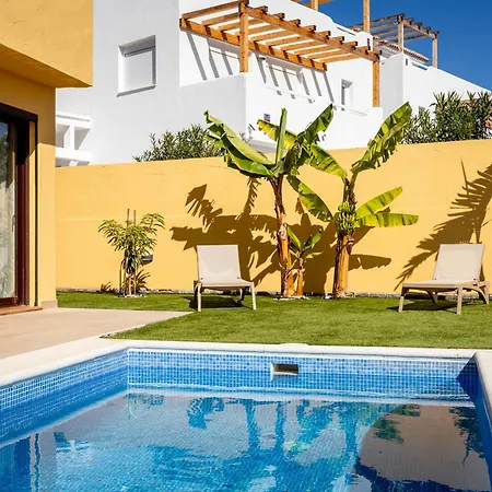 With 4 Bedrooms And Private Heated Pool Villa