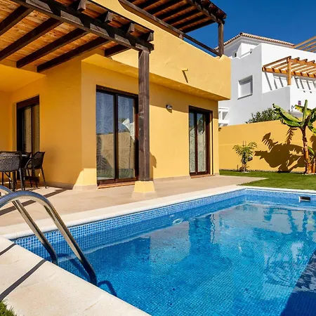With 4 Bedrooms And Private Heated Pool San Miguel de Abona