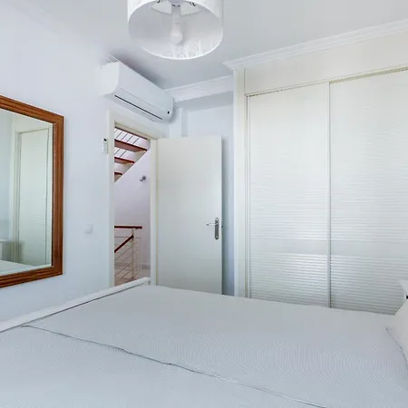 Villa With 4 Bedrooms And Private Heated Pool