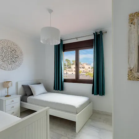 With 4 Bedrooms And Private Heated Pool Villa San Miguel de Abona