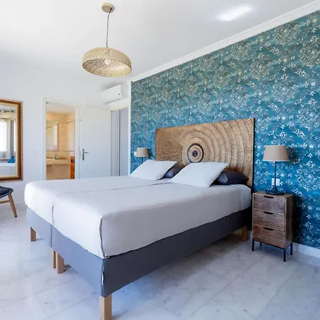 With 4 Bedrooms And Private Heated Pool Villa