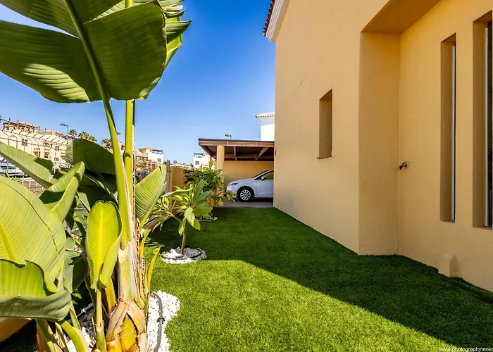 With 4 Bedrooms And Private Heated Pool Willa San Miguel de Abona
