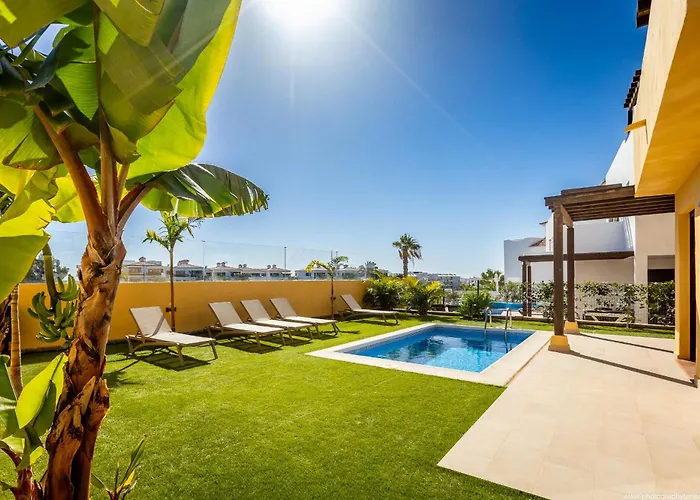 With 4 Bedrooms And Private Heated Pool Willa San Miguel de Abona