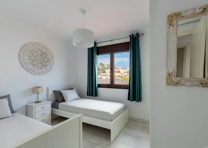 With 4 Bedrooms And Private Heated Pool Willa San Miguel de Abona