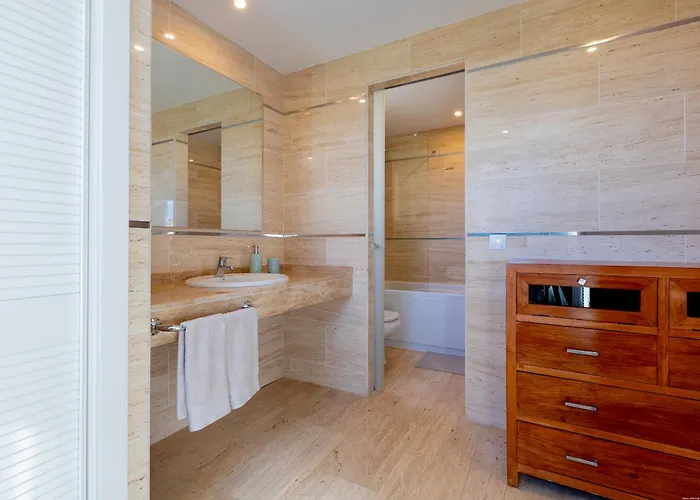 With 4 Bedrooms And Private Heated Pool Willa