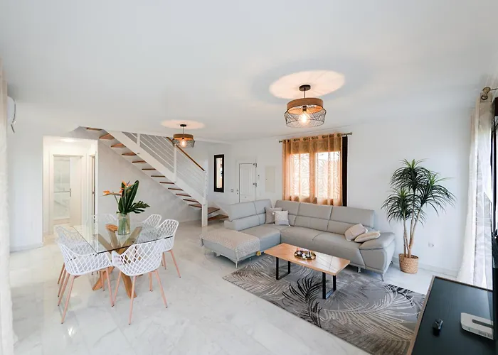 Willa With 4 Bedrooms And Private Heated Pool
