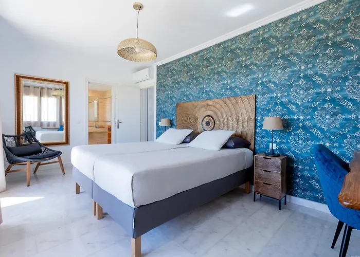 With 4 Bedrooms And Private Heated Pool Willa