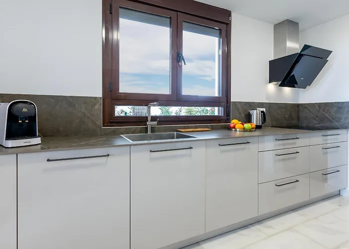 With 4 Bedrooms And Private Heated Pool San Miguel de Abona